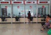 存款正在持续流失，银行员工为何不把钱存到银行里？
